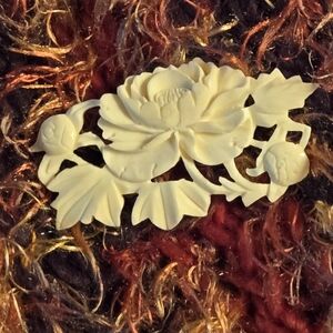 Hand‑Carved Bone Brooch – Lotus‑Style Floral Design (Hong Kong)